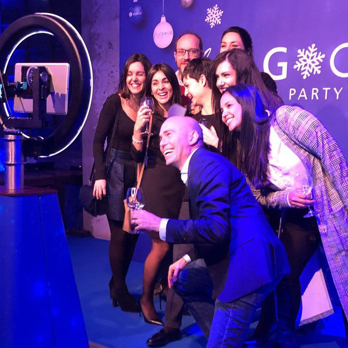 Foto di gruppo a un party